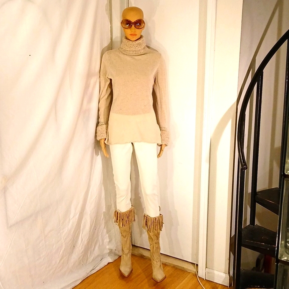 🔥 🔥 Like New Cammina (Italy) Cream Ultra Suede Western Style Heeled Boots - Picture 2 of 16